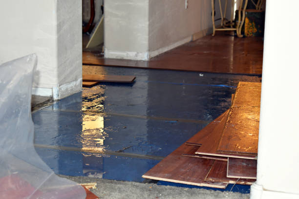Professional Emergency Water Damage Restoration technician working in Dinuba, CA